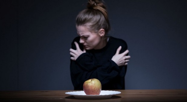 Ved at underdosere sin insulin, får man et højt blodsukker, som giver nedsat appetit, tab af sukker i urinen og væsketab, hvilket fører til vægttab.